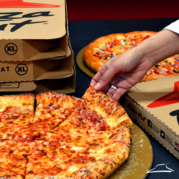 Пицца хат цена. Pizza Hut Америка. Pizza Hut в США. Pizza Hut Черкесск. "Пицца".